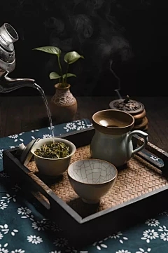 浩瀚商品现货交易平台违法吗：苦瓜浇头的时间和方法